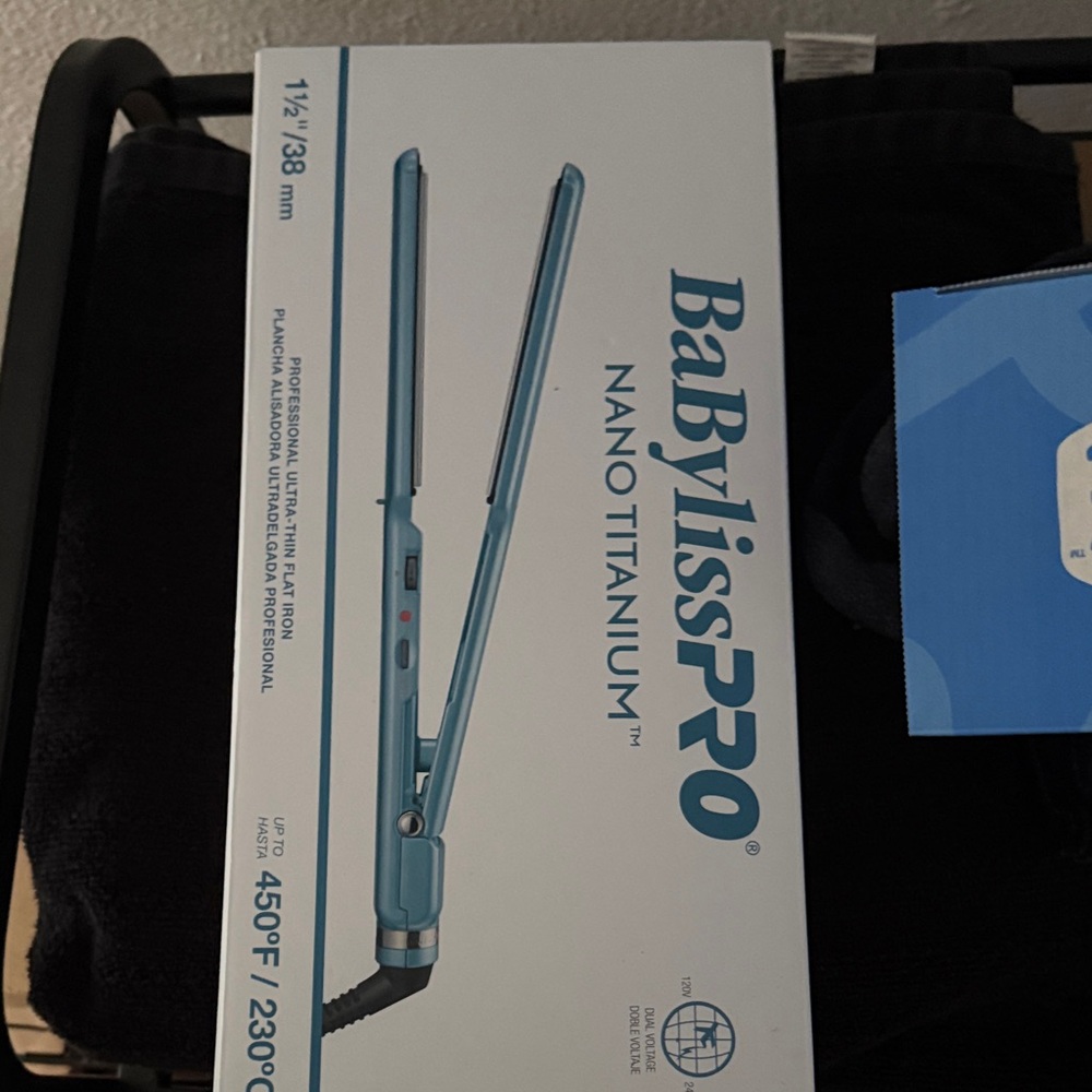 BaBylissPRO Nano Titanium Flat Iron